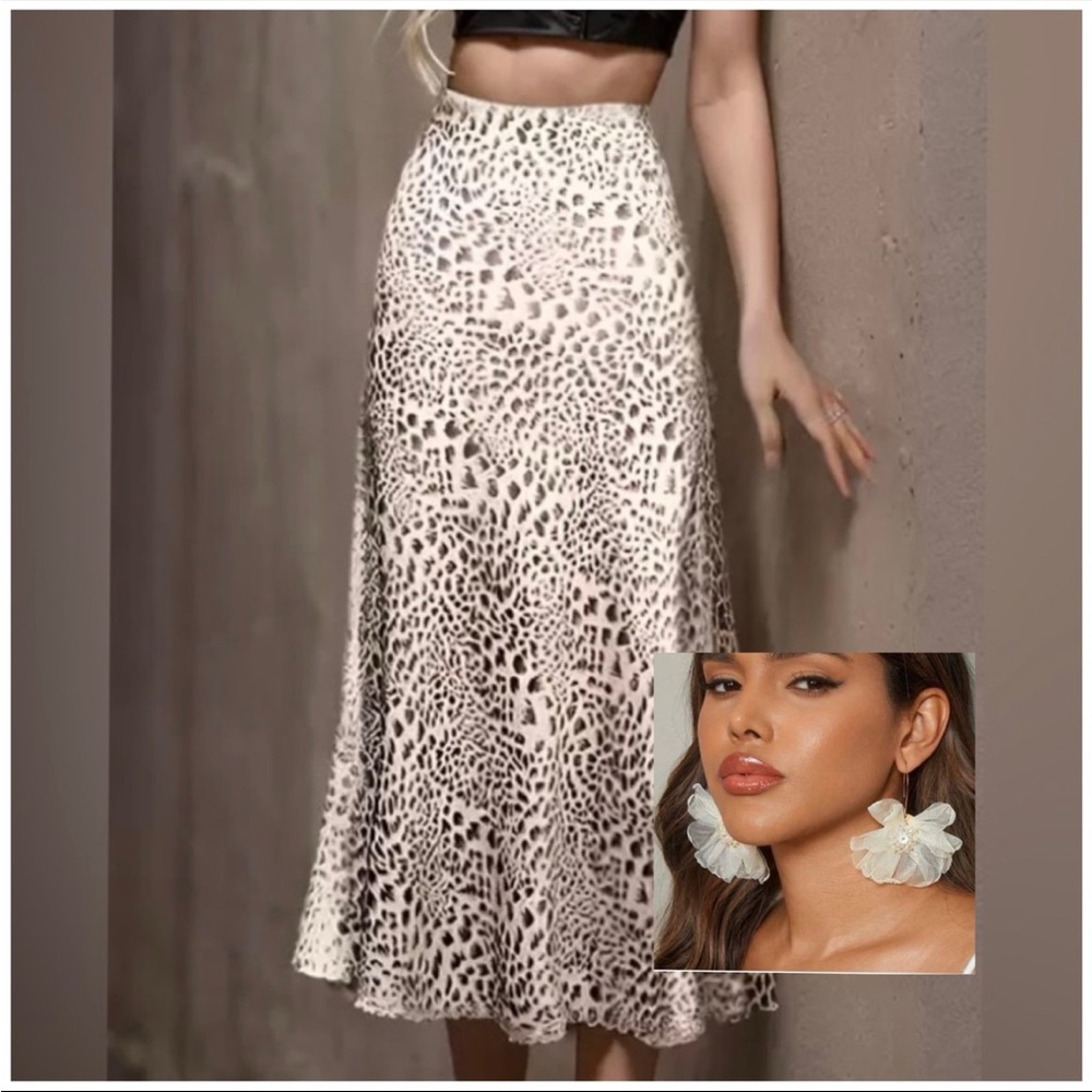 Elegant Leopard Print Midi Skirt